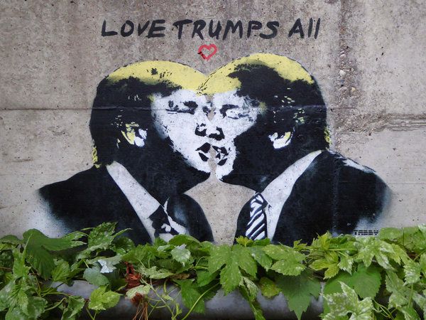 Political art: Street art of Trump kissing himself.