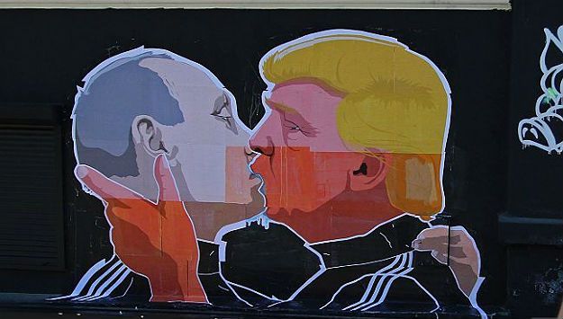 Political Art: Street art of Trump Kissing Putin