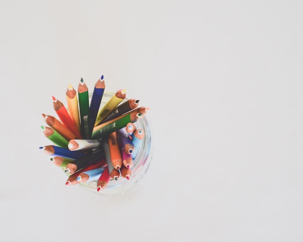 Adult art projects #8: Grab a pencil or pen and make a stray mark all across your paper or canvas. That mark is your starting point for what you create next! Photo by Debby Hudson on Unsplash